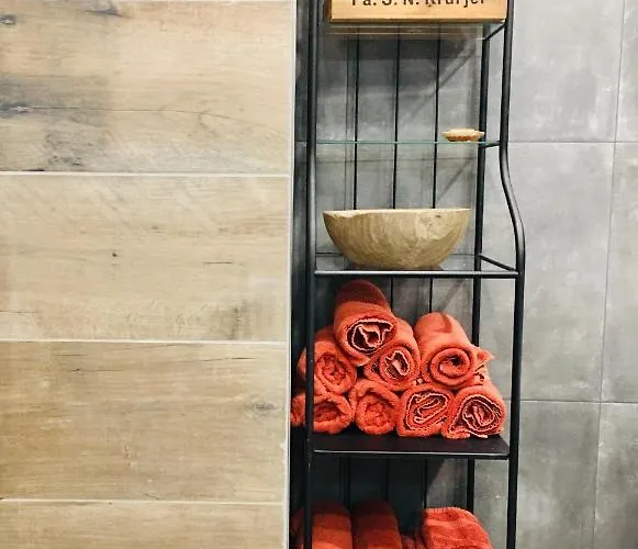 Mika Met Whirlpool! 아파트